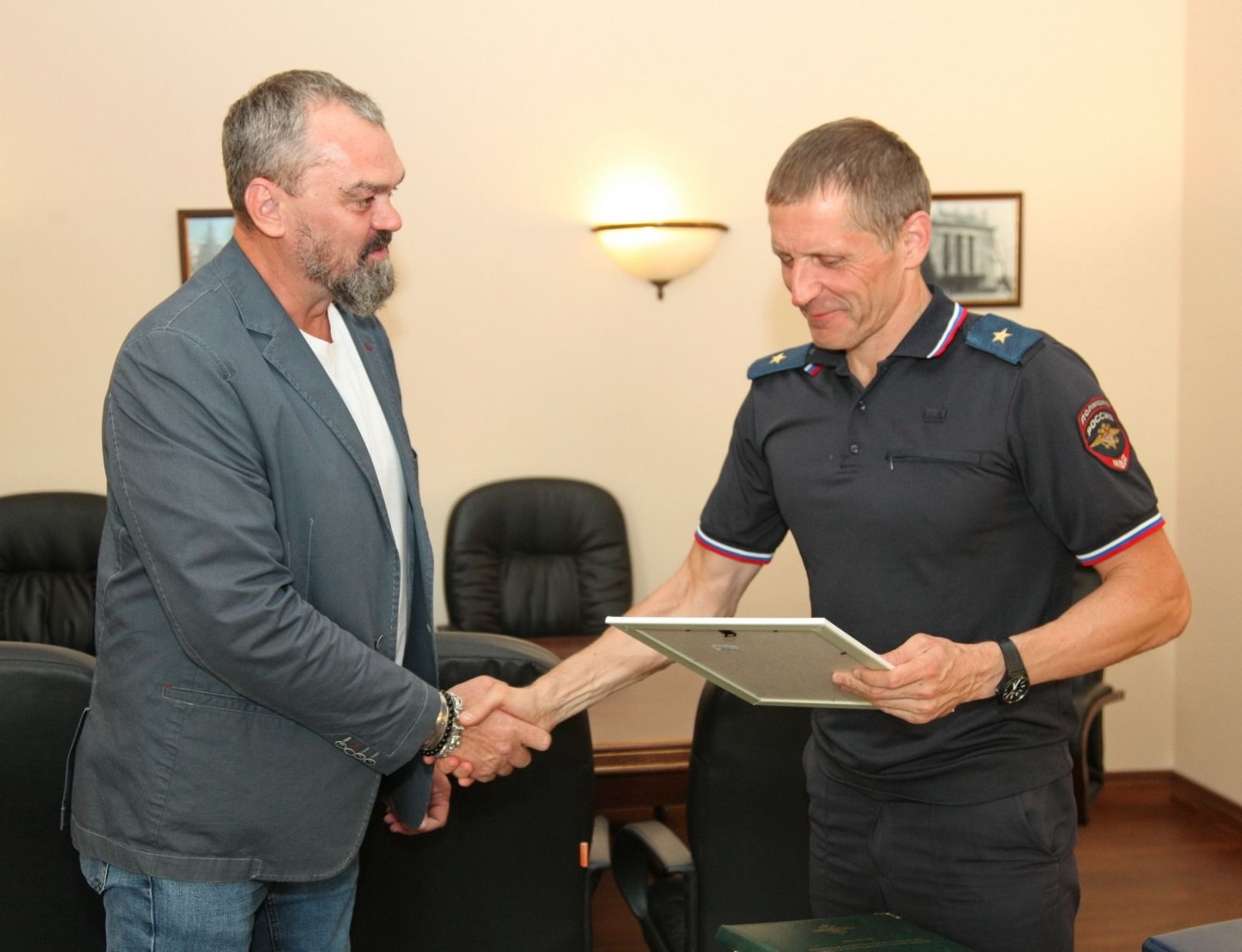 Виктор Добронравов поздравил тульских полицейских с профессиональным праздником - фото 436